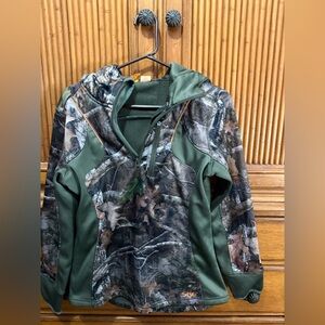 She outdoors Camo Hooded Pullover in Green